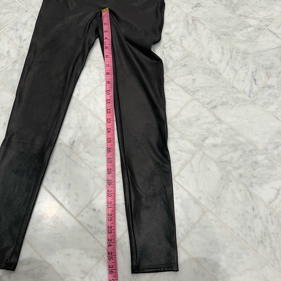 SPANX NEW FAUX LEATHER LEGGINGS SIZE XS - Picture 5 of 7